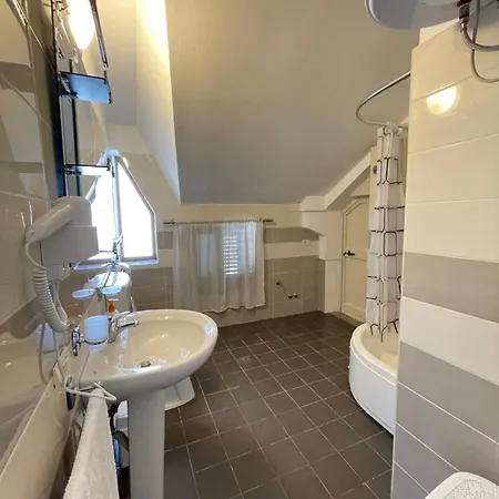 Hotel Nela Shkoder